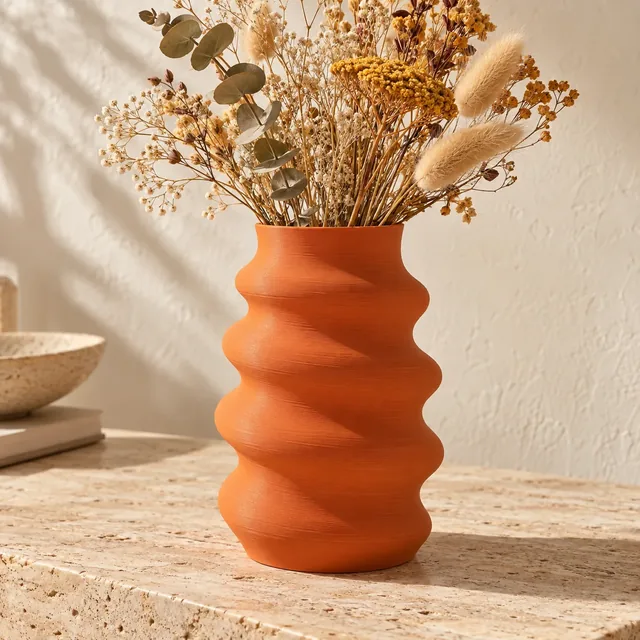 Imagen ilustrativa: Ripple Vase in a warm interior